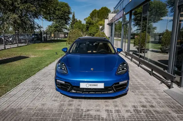 Porsche Panamera view 3