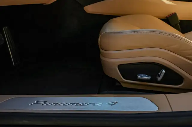 Porsche Panamera view 12