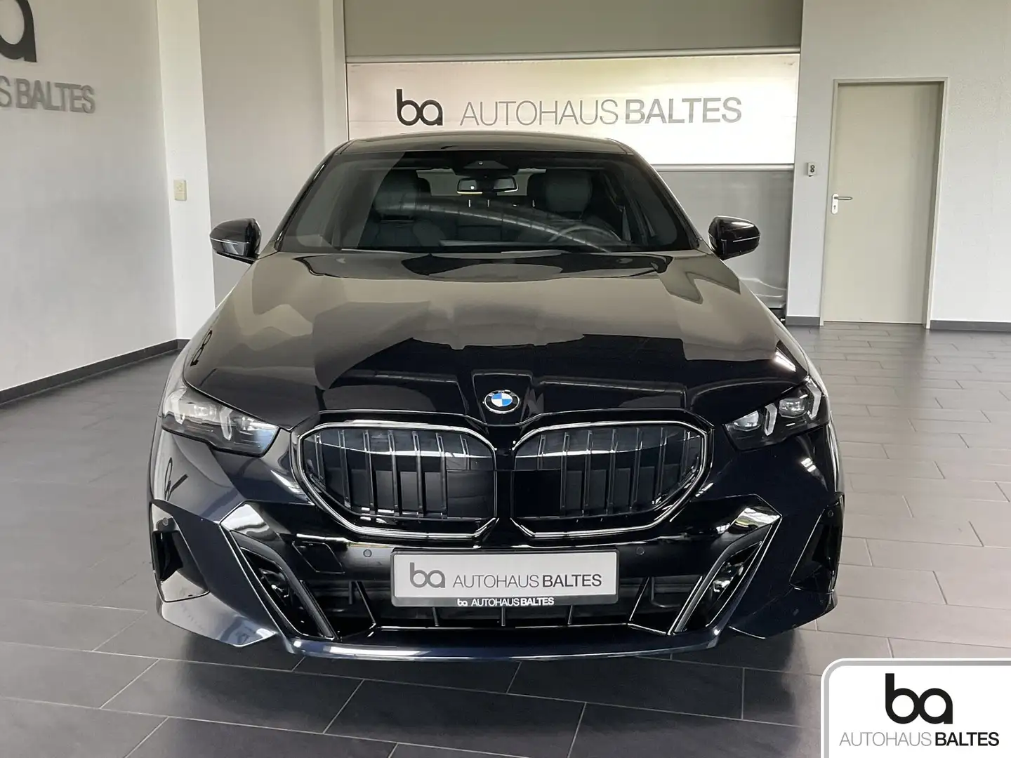 BMW 540 540d xDrive M Sport Pro 20/Pano/DrivPl/HK/Ico/AHK Noir - 2