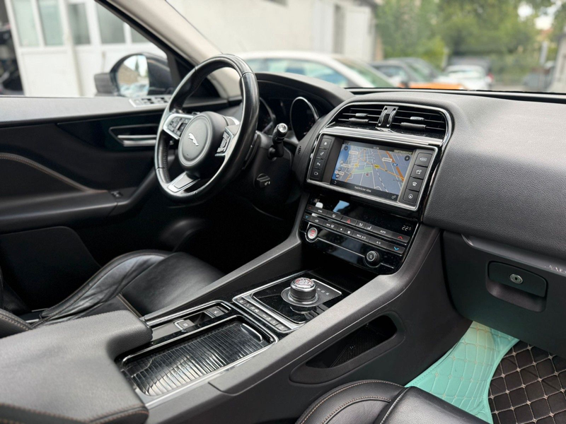 Jaguar F-Pace F-PACE — photo 14