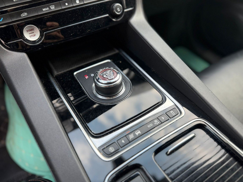 Jaguar F-Pace F-PACE — photo 13
