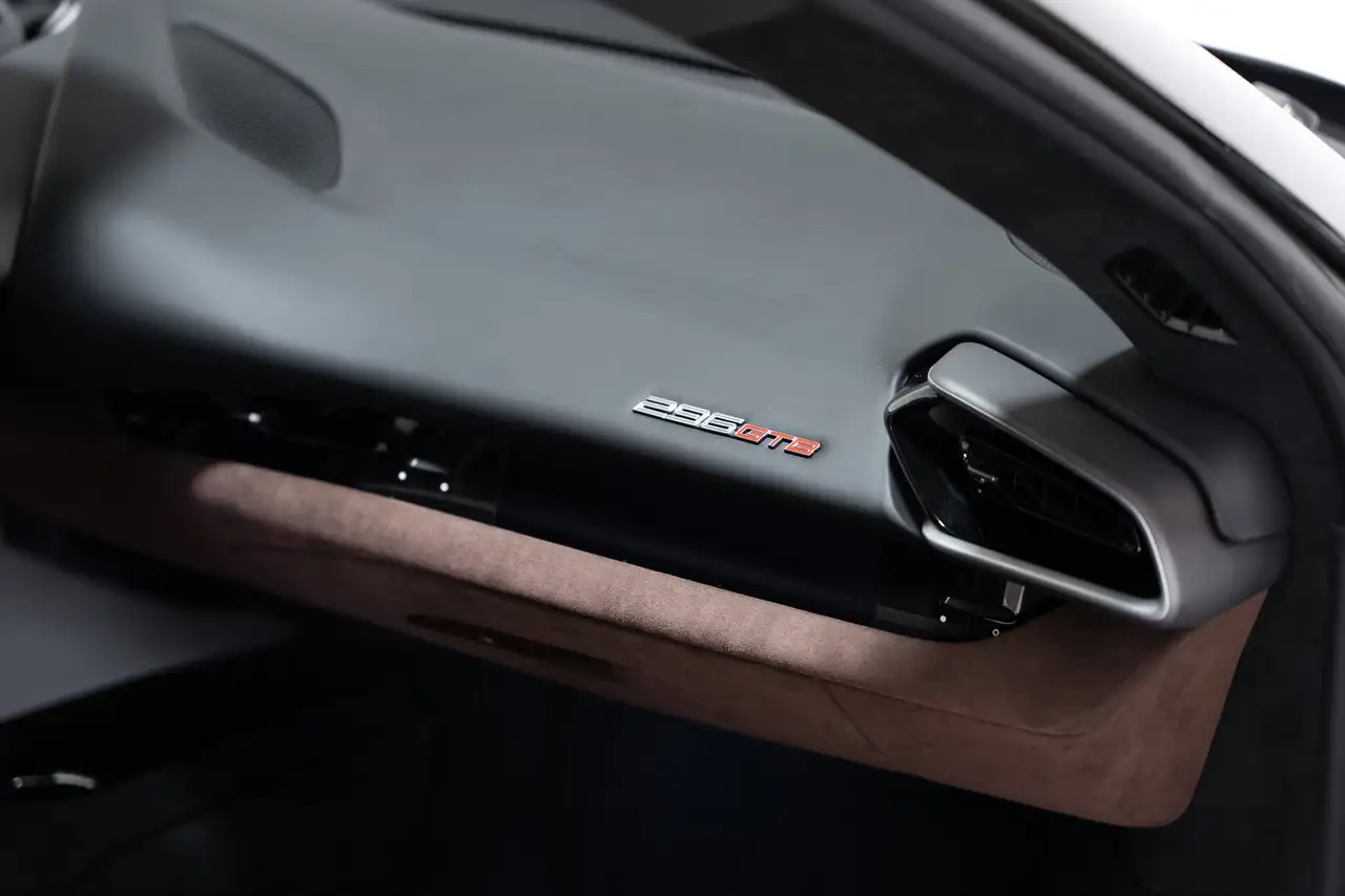 Ferrari 296 GTB снимка Ferrari 296 GTB