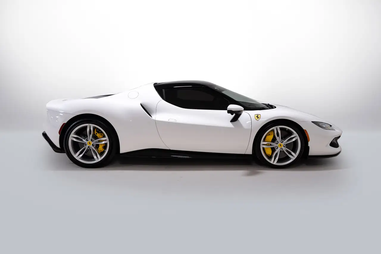 Ferrari 296 GTB снимка Ferrari 296 GTB