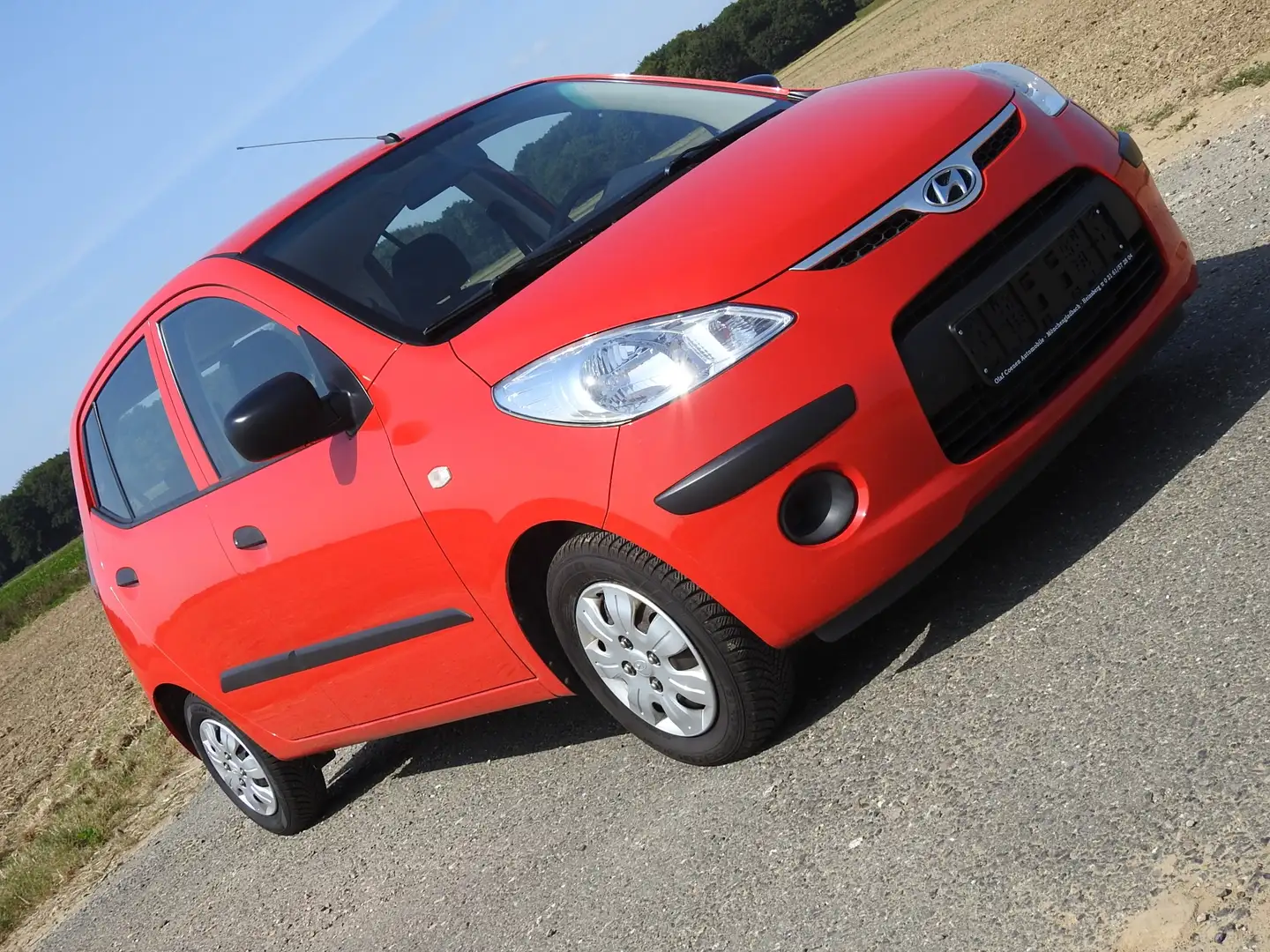 Hyundai i10 31869 km. 77PS. 2. Hand. Ganzjahresreifen! Červená - 1
