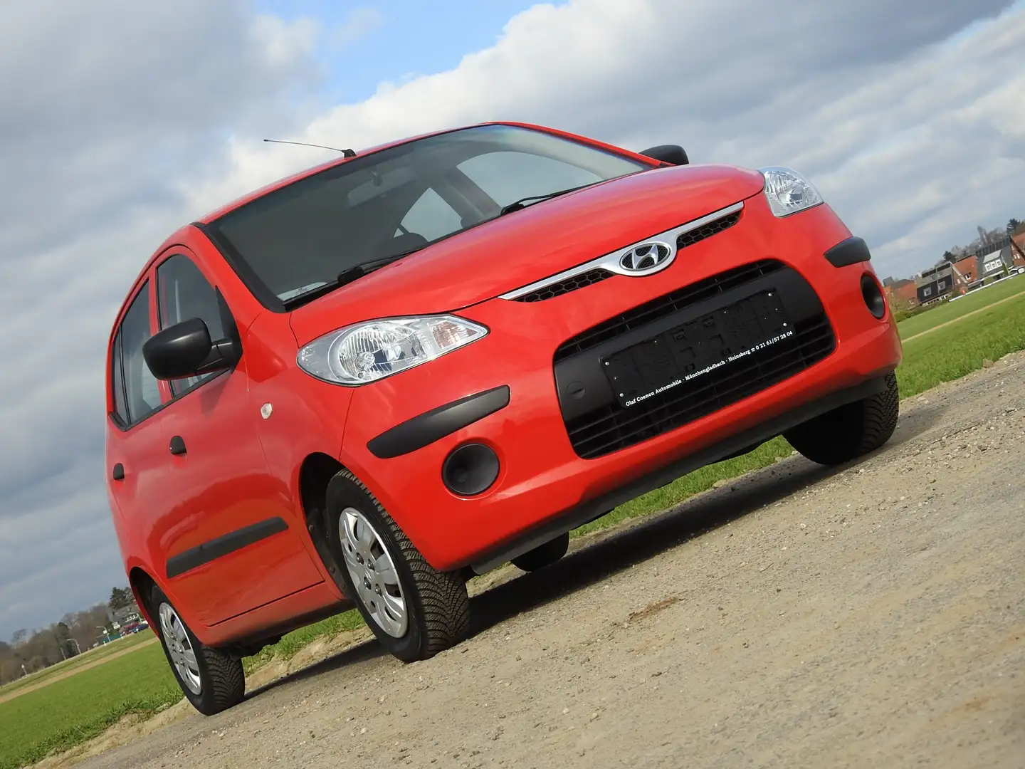 Hyundai i10 2. Hand. 31869 km. 77PS, Ganzjahresreifen! Rojo - 1
