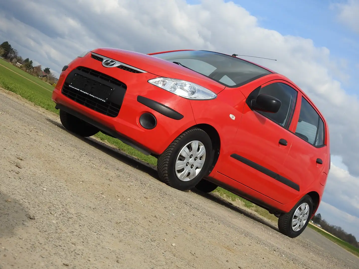 Hyundai i10 2. Hand. 31869 km. 77PS, Ganzjahresreifen! Rojo - 2