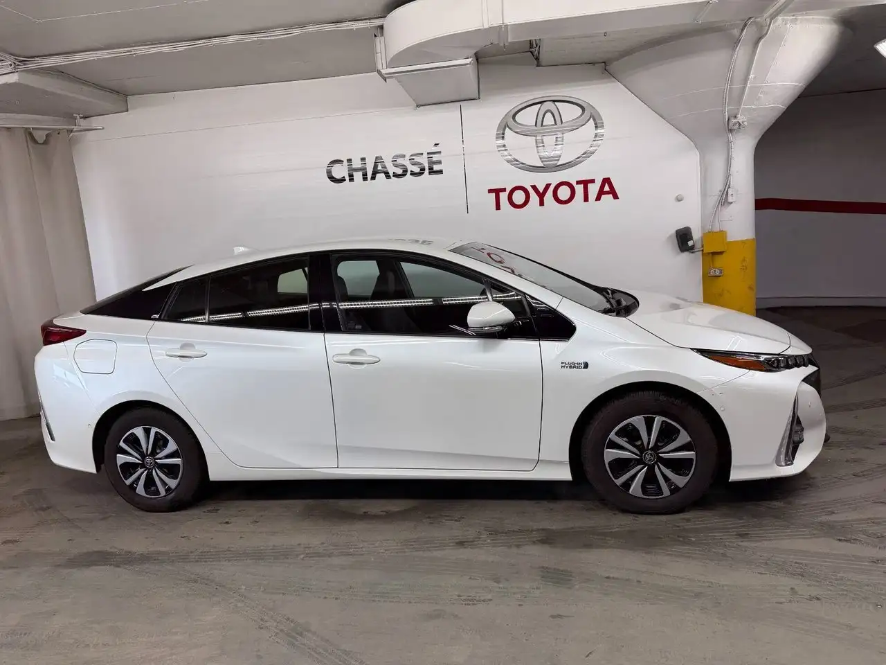 Toyota Prius Prime снимка Toyota Prius Prime