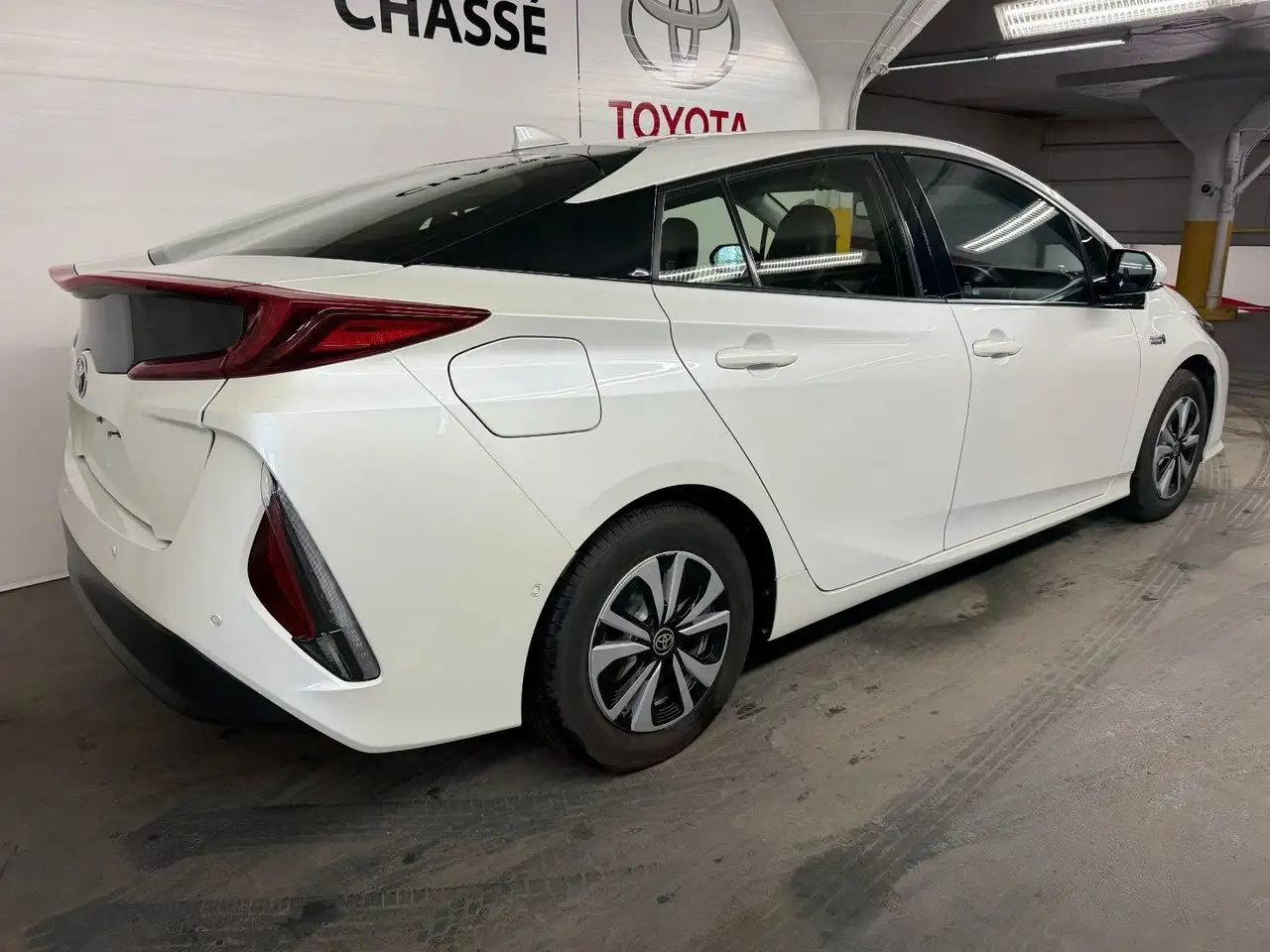 Toyota Prius Prime снимка Toyota Prius Prime