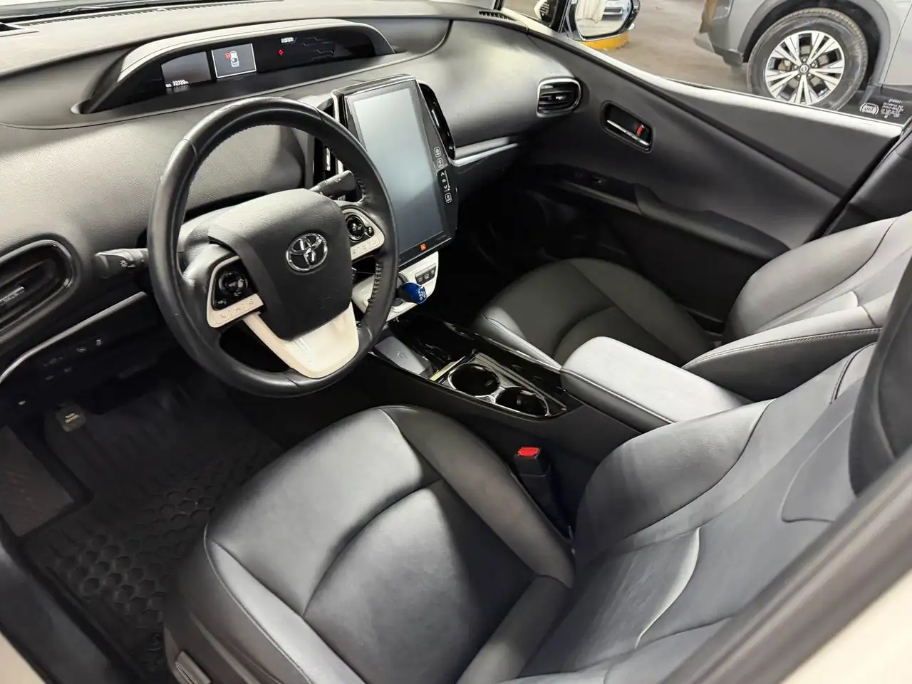 Toyota Prius Prime снимка Toyota Prius Prime