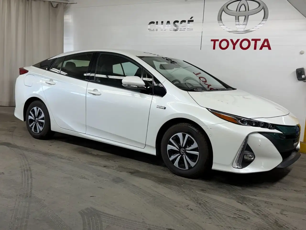 Toyota Prius Prime снимка Toyota Prius Prime