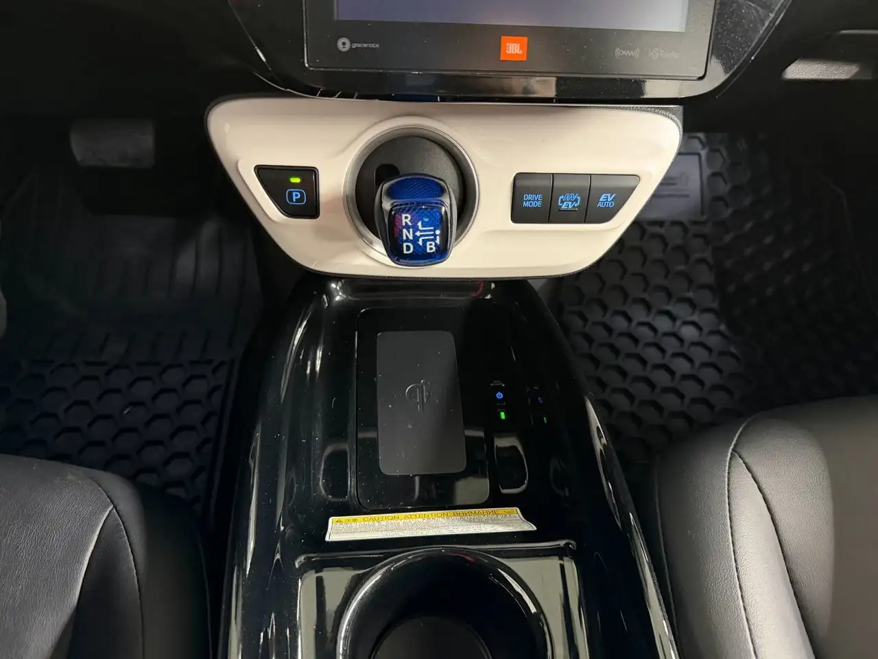 Toyota Prius Prime снимка Toyota Prius Prime