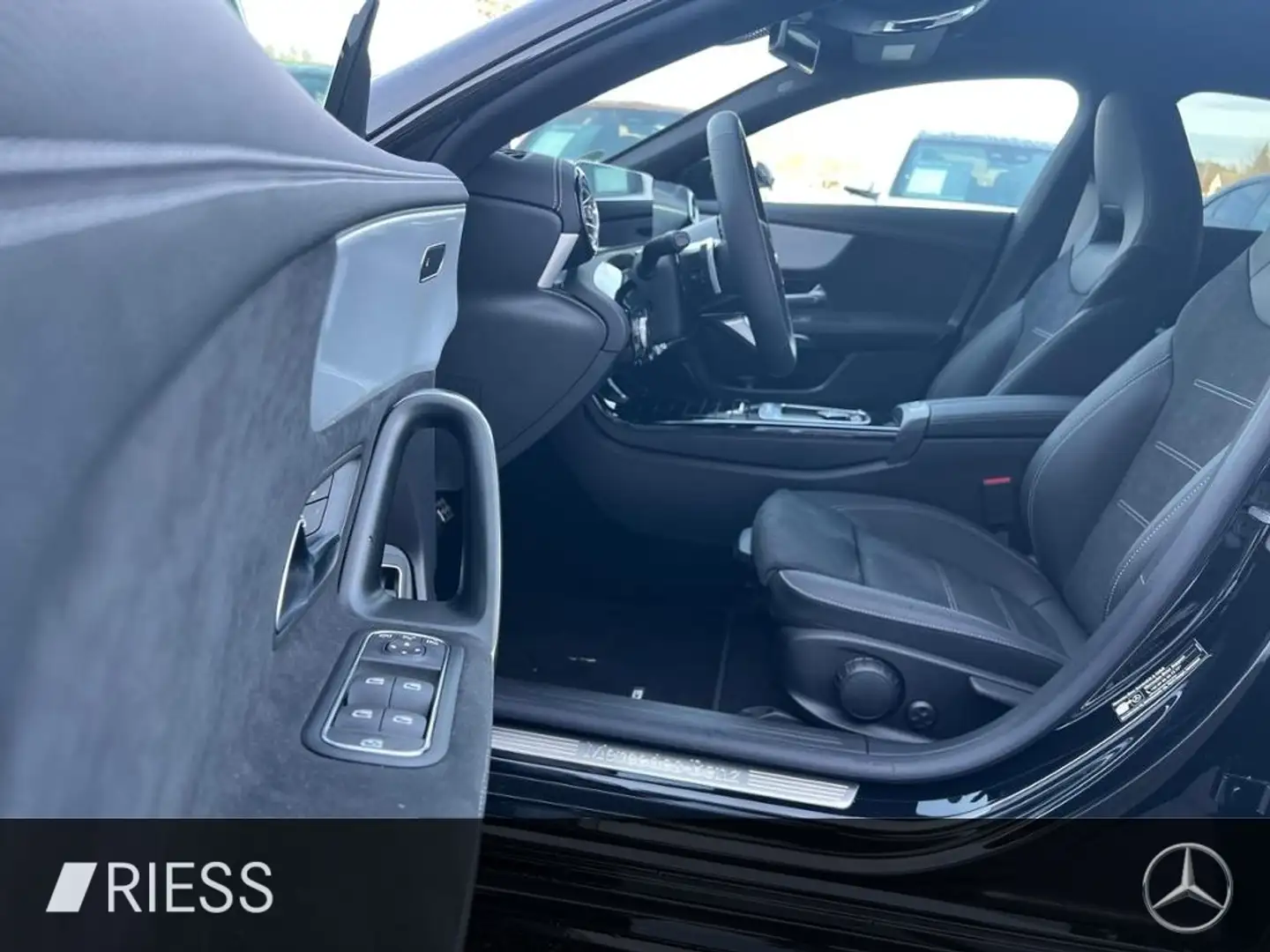 Mercedes-Benz CLA 200 SB AMG+PANO+MULTIBEAM+DISTRONIC+KEYLESS+ Noir - 2