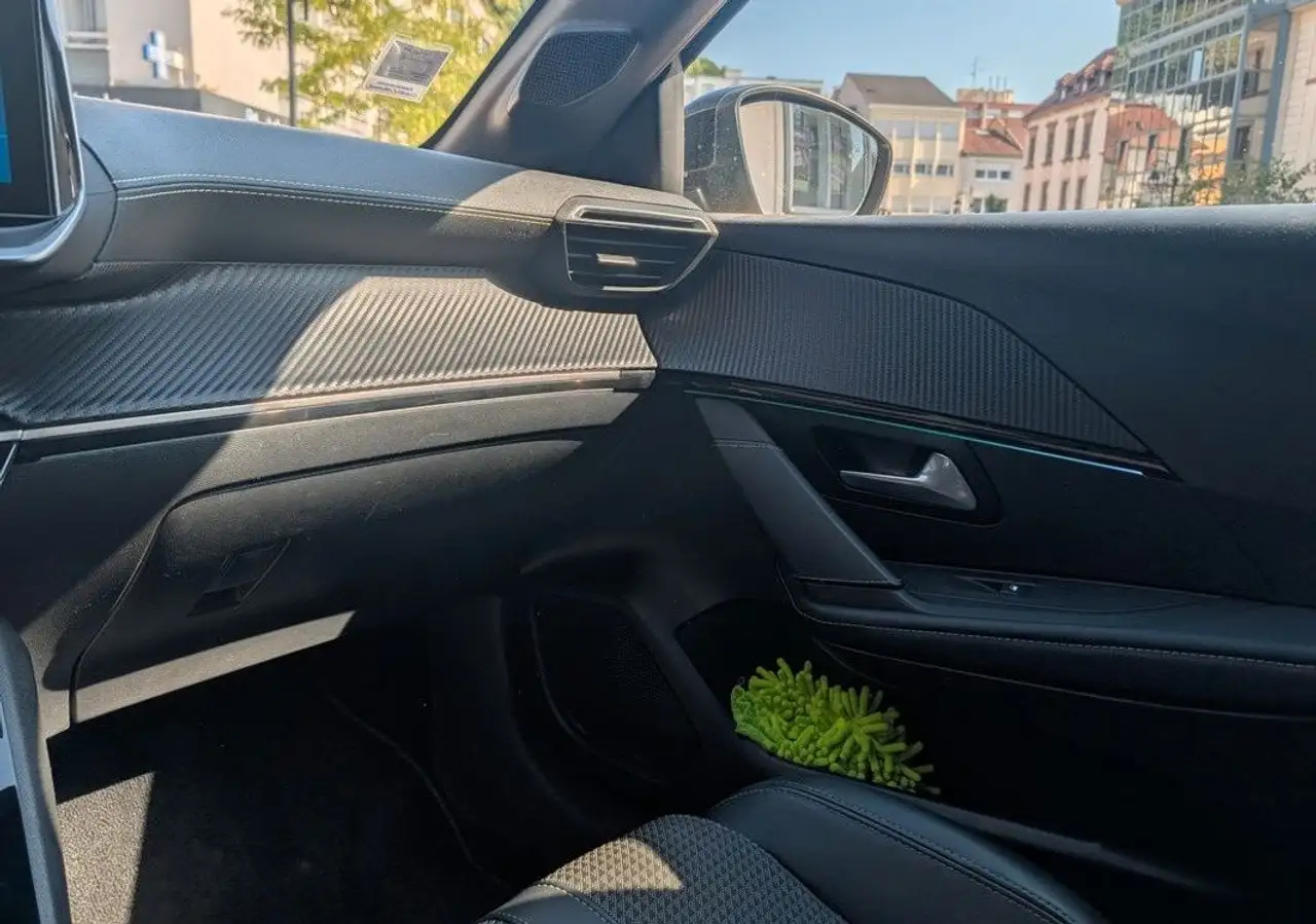 Peugeot 208 208 — photo 24