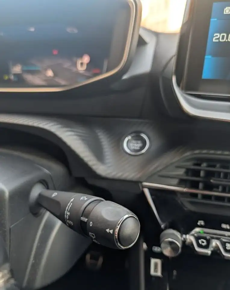 Peugeot 208 208 — photo 22