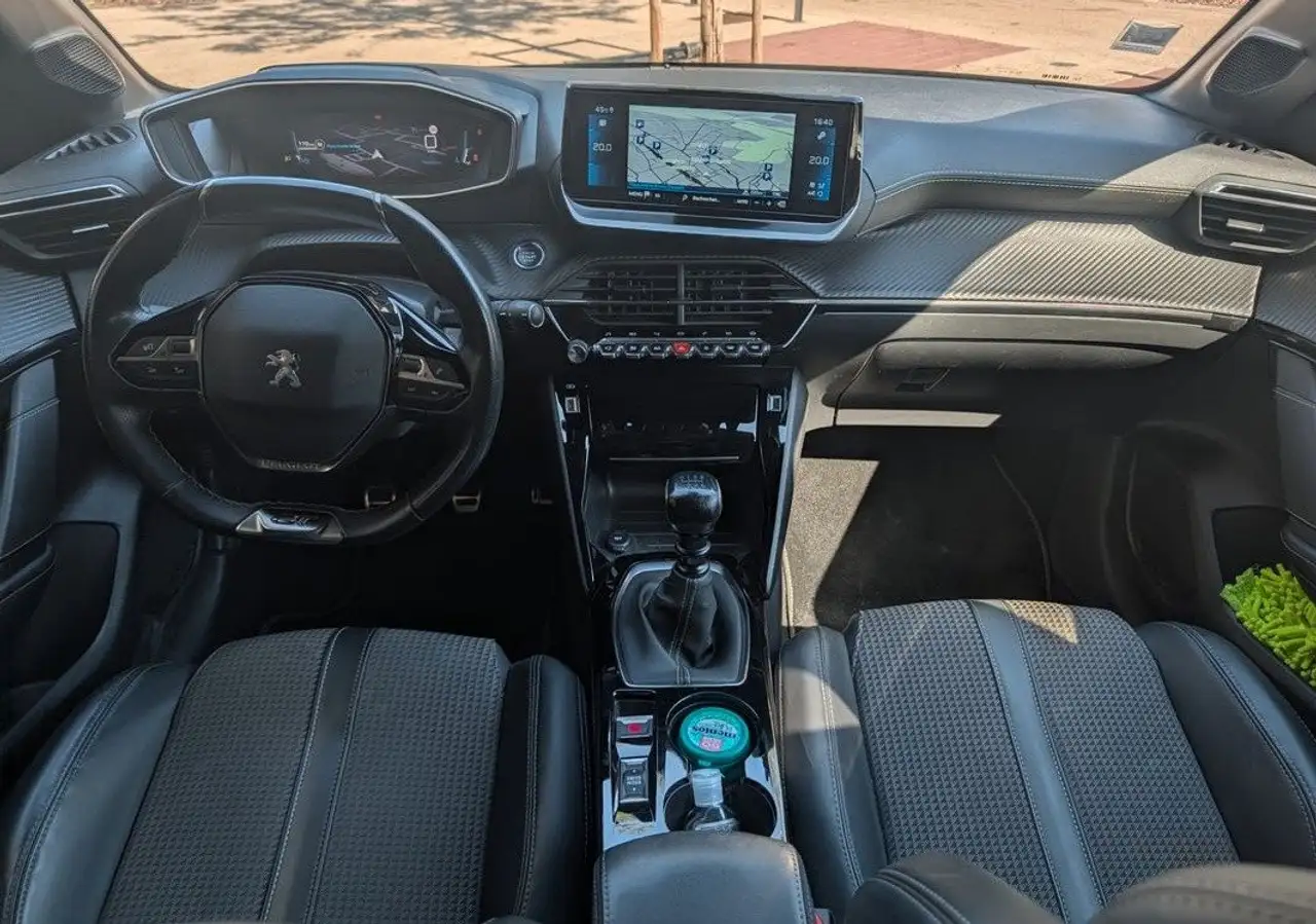 Peugeot 208 208 — photo 3