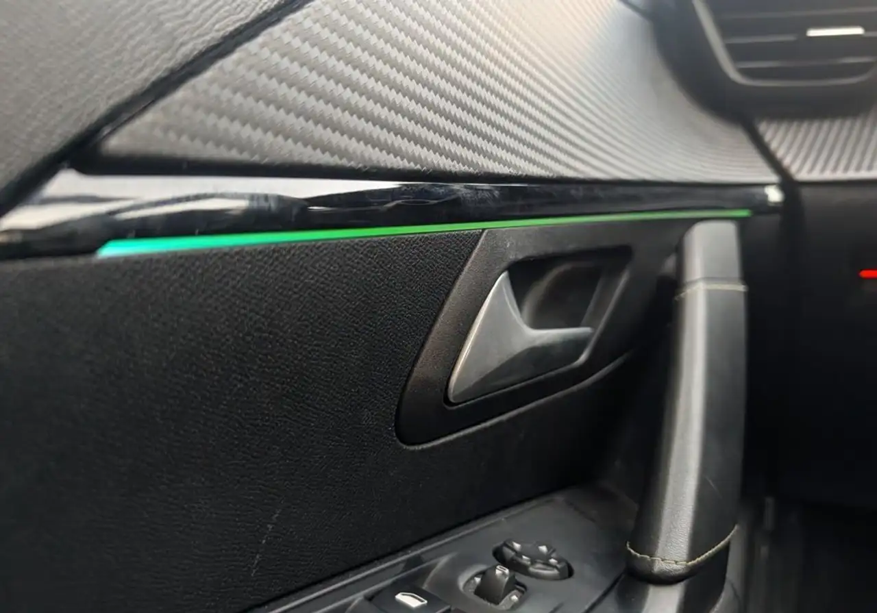 Peugeot 208 208 — photo 26