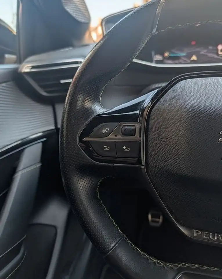 Peugeot 208 208 — photo 20