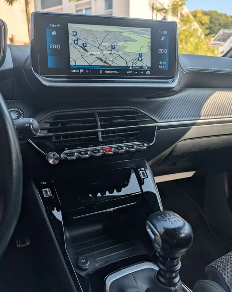 Peugeot 208 208 — photo 15