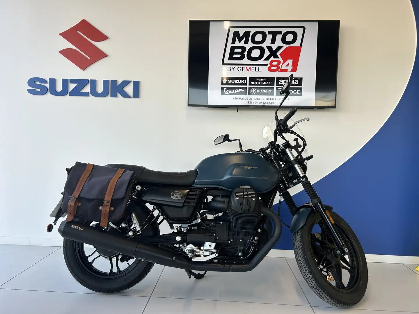 Moto Guzzi V 7 Azul - 2