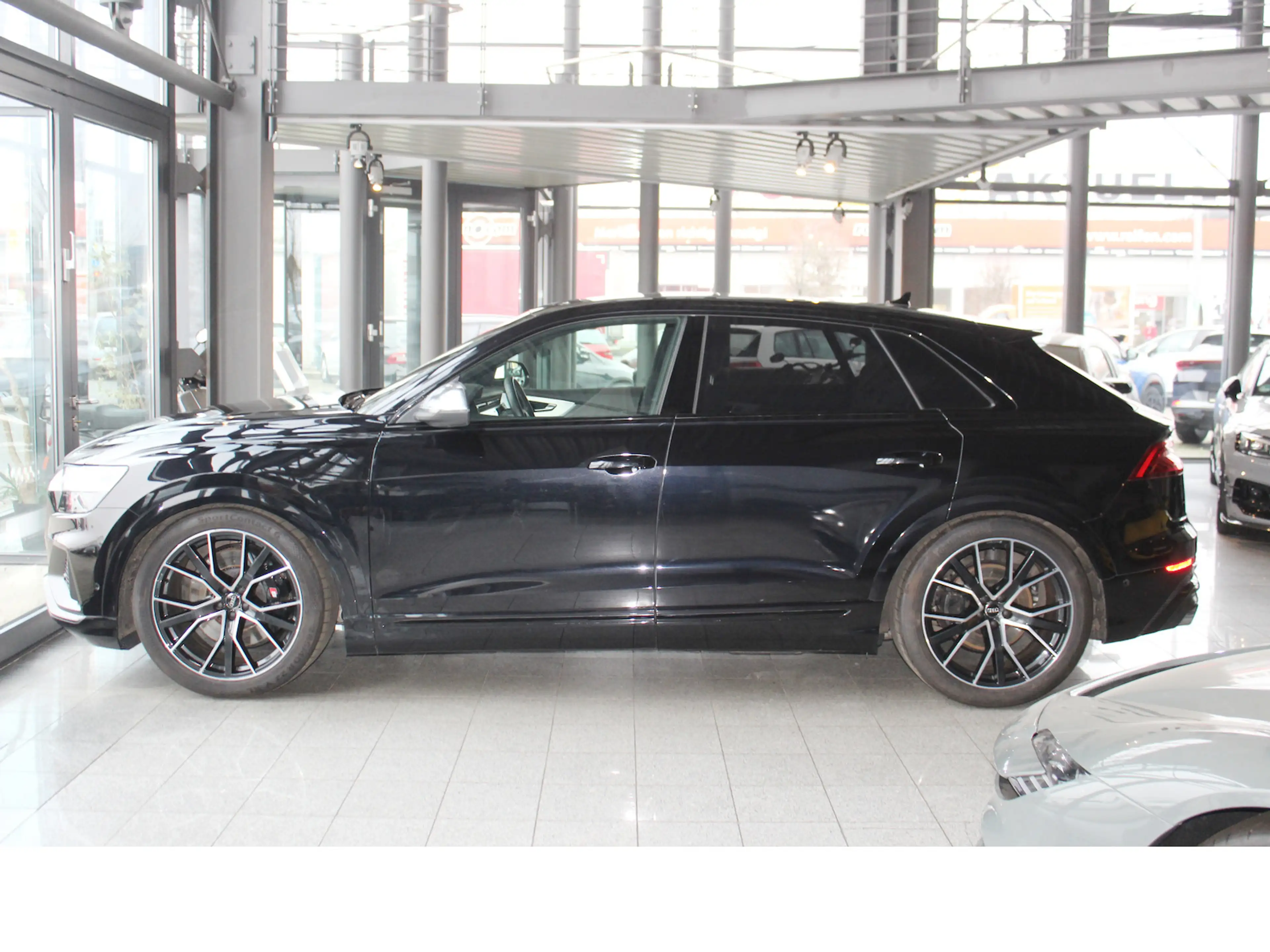 Audi SQ8 4.0 TDI quat LUFT*PANO*22´*KEY*360°*ACC*H-UP — photo 4