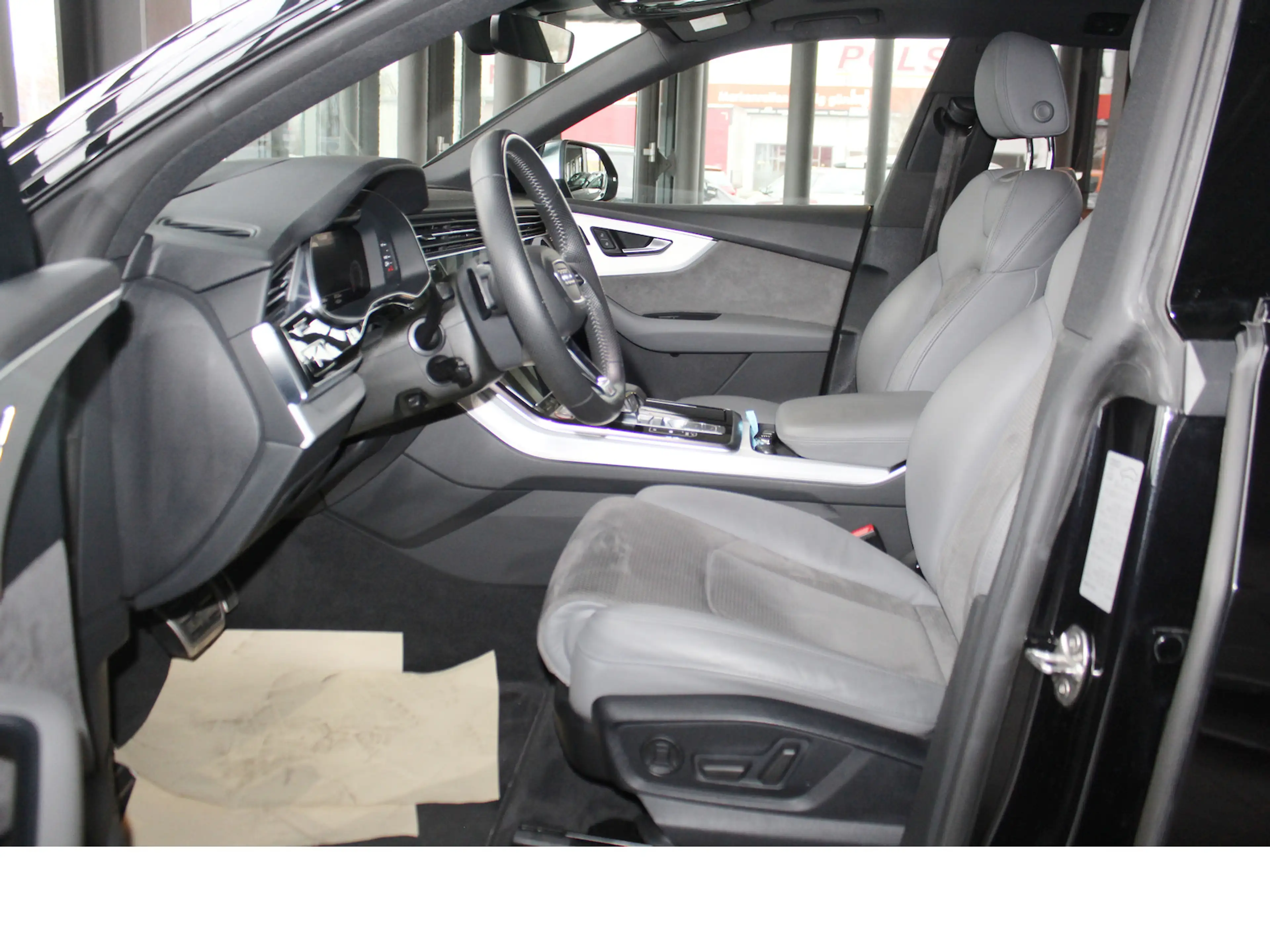 Audi SQ8 4.0 TDI quat LUFT*PANO*22´*KEY*360°*ACC*H-UP — photo 11