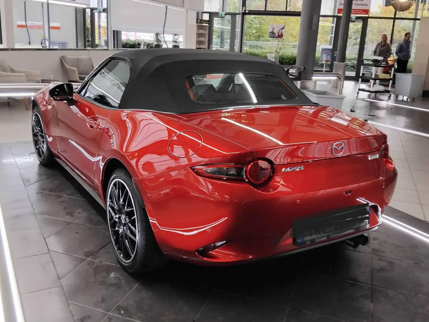 Mazda MX-5 MX-5 RF SKYACTIV-G 184 Sports-Line Rot - 2