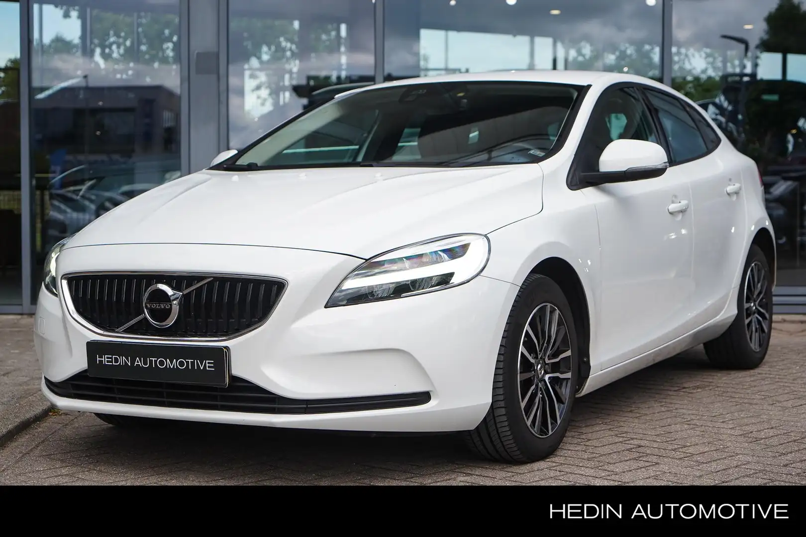 Volvo V40 1.5 T2 Polar+ | Automaat | Trekhaak | 1500KG Trekg Wit - 1
