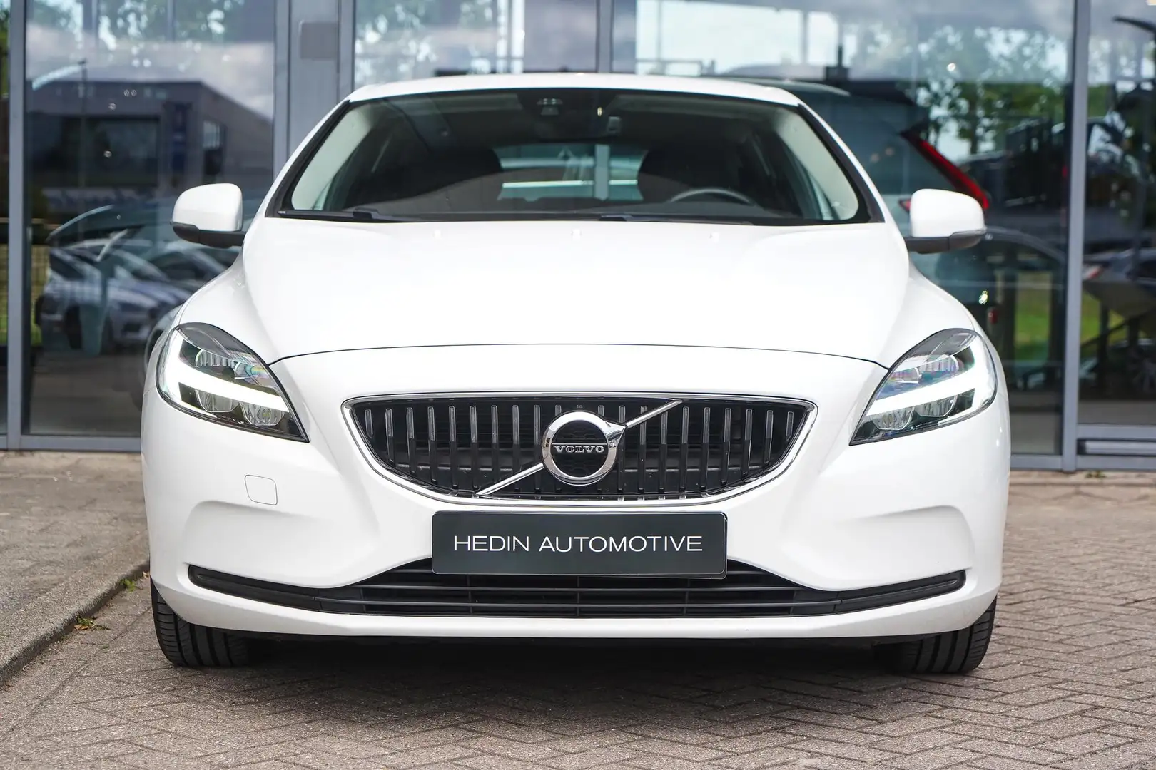 Volvo V40 1.5 T2 Polar+ | Automaat | Trekhaak | 1500KG Trekg Wit - 2