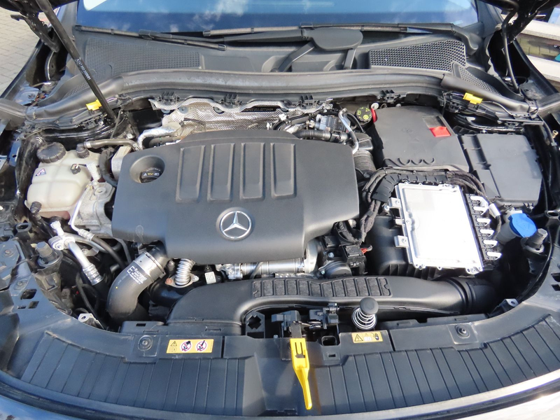 Mercedes-Benz GLA 180 d Autom. Leder Klimaanlage VirtualCockpit — photo 3