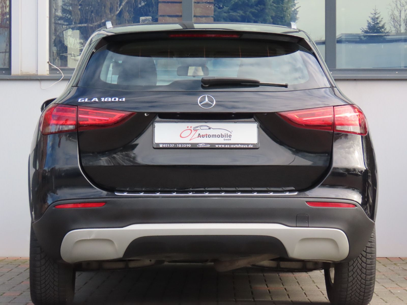 Mercedes-Benz GLA 180 d Autom. Leder Klimaanlage VirtualCockpit — photo 9