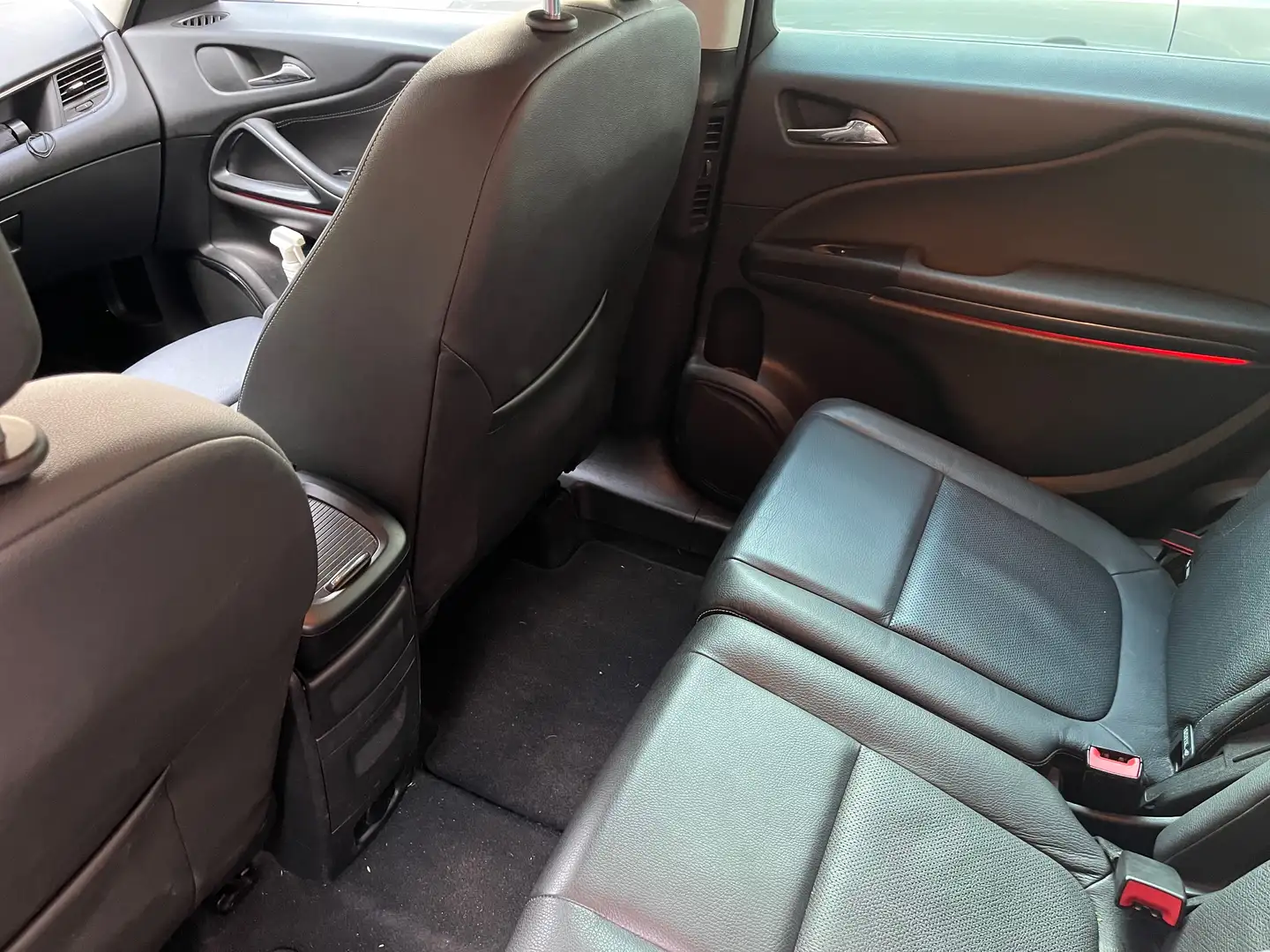 Opel Zafira 1,6 Tourer Gris - 2