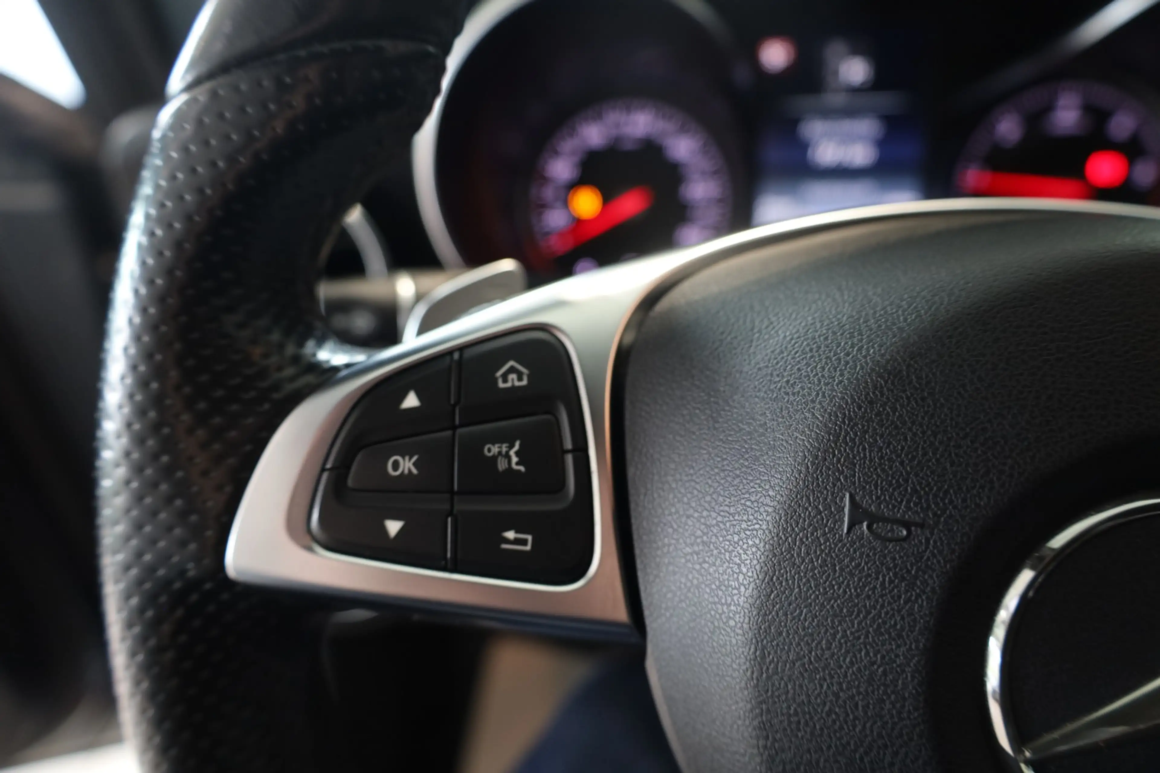 Mercedes-Benz C 220 d 4Matic AMG-LINE Schiebedach*Kamera — photo 18
