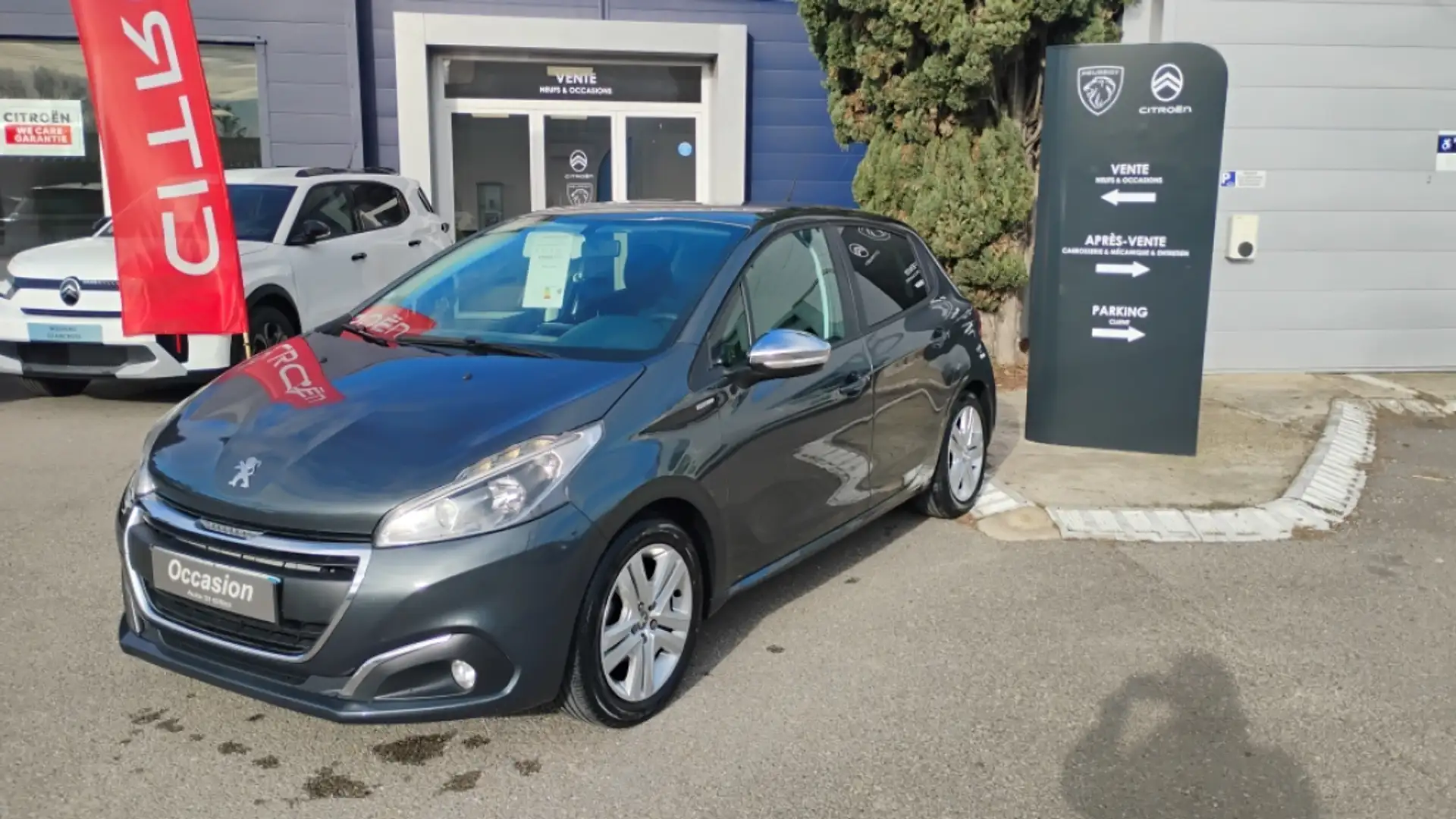 Peugeot 208 1.2 PURE TECH 82 CH STYLE - 1