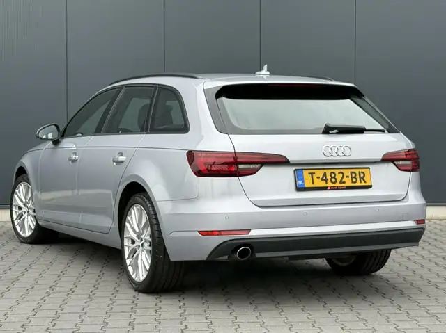 Audi A4 view 3