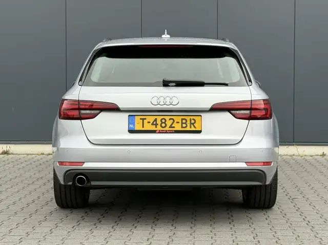 Audi A4 view 8
