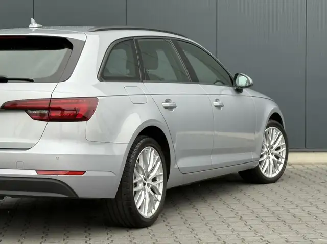 Audi A4 view 5
