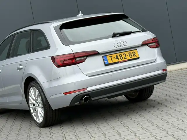 Audi A4 view 13
