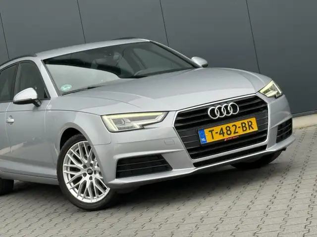 Audi A4 view 12