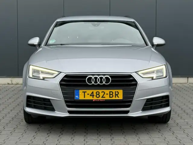 Audi A4 view 7