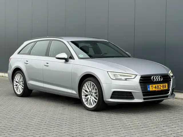 Audi A4 view 10