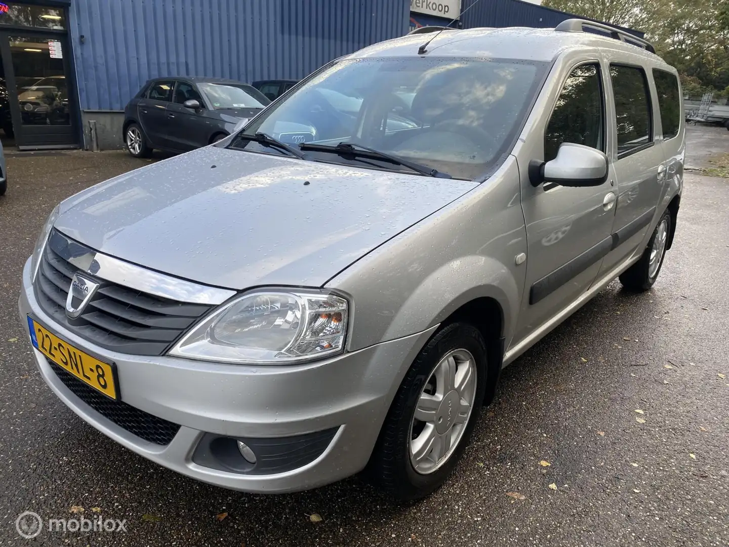 Dacia Logan 1.6 Lauréate 188.DKM AIRCO TREKHAAK Grijs - 1