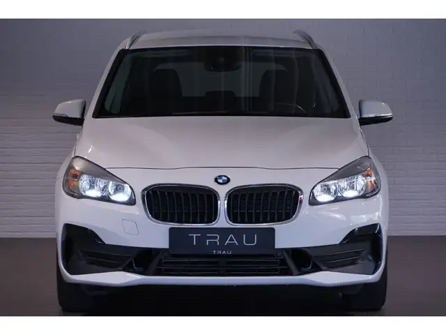 BMW 2 Series view 2
