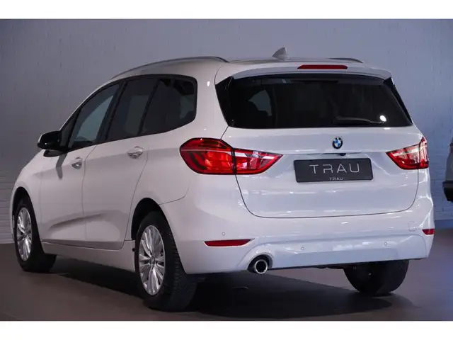 BMW 2 Series view 4