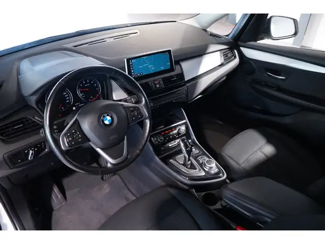 BMW 2 Series view 10