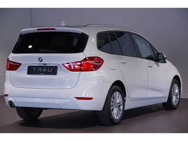 BMW 2 Series view 6