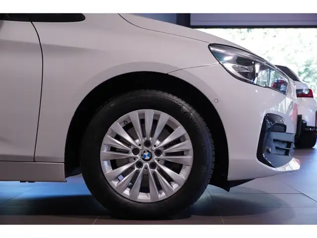 BMW 2 Series view 7