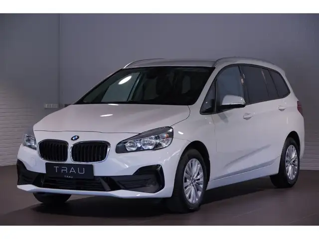 BMW 2 Series view 3