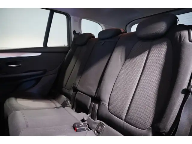 BMW 2 Series view 12