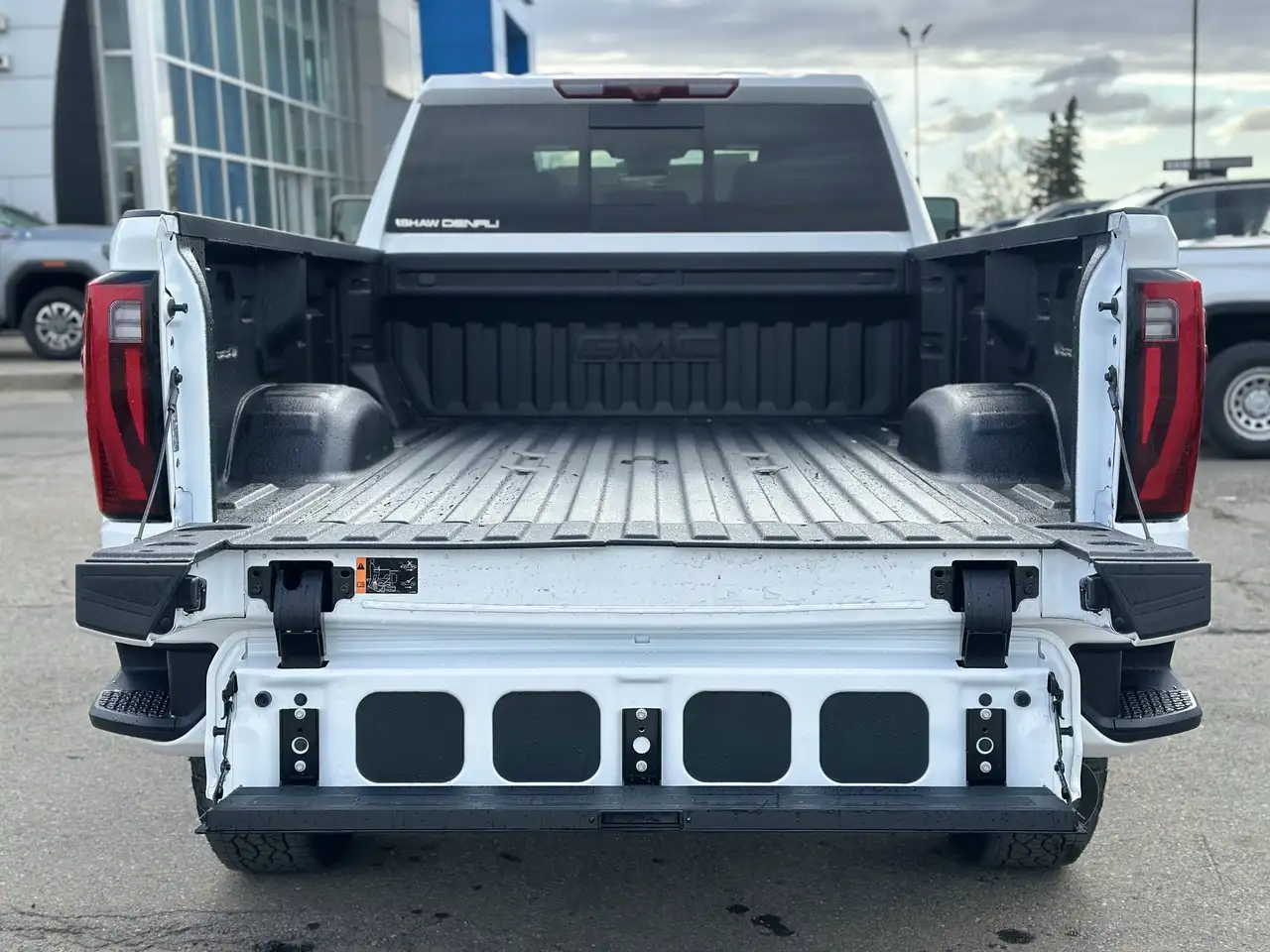 GMC Sierra 3500HD снимка GMC Sierra 3500HD