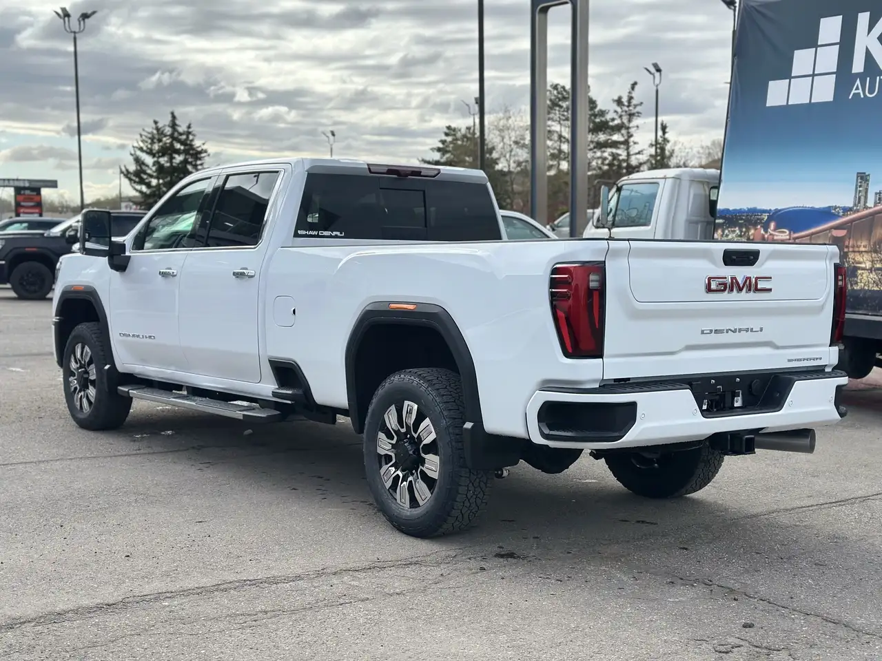 GMC Sierra 3500HD снимка GMC Sierra 3500HD